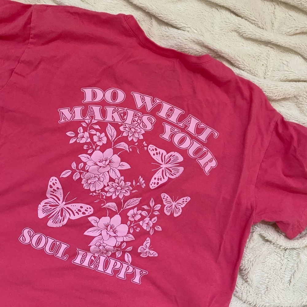 "Do What Makes Your Soul Happy" pink graphic oversized tee Sz small - Picture 4 of 6